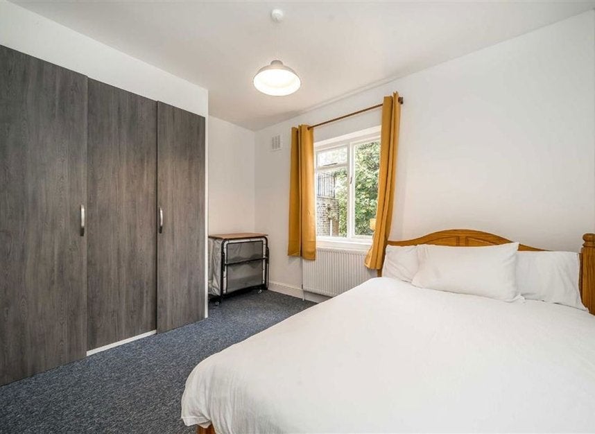 Flat Bonnington Square in Greater London