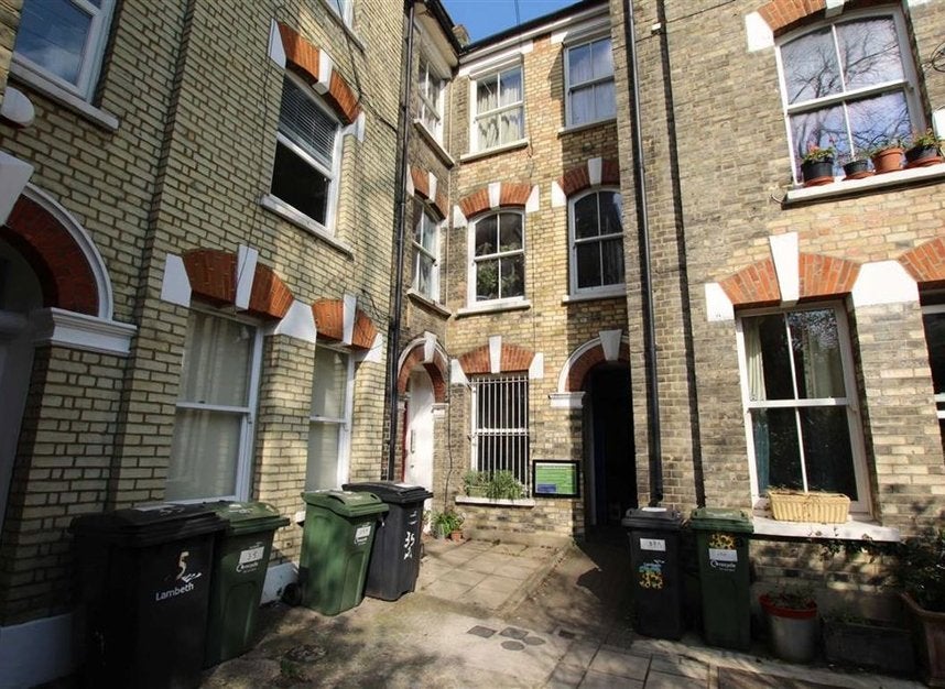 Flat Bonnington Square in Greater London