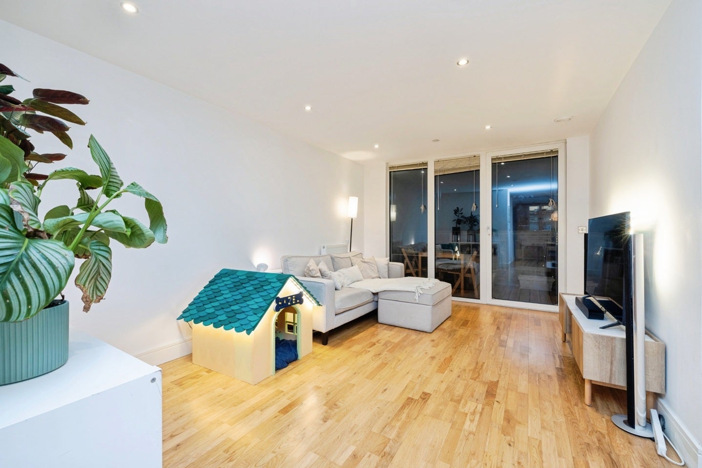 Flat Dreadnought Walk in Greater London