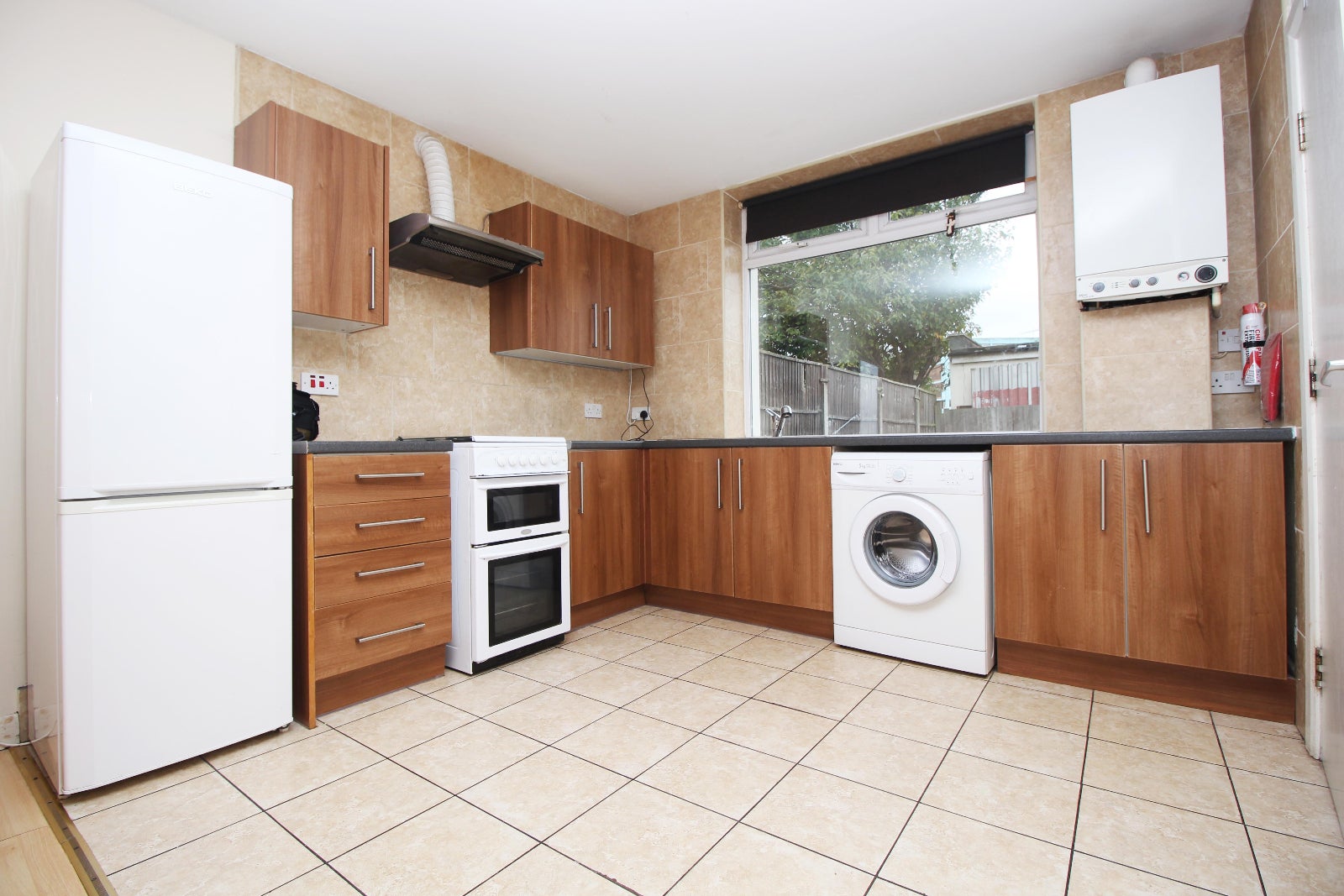 Flat Blithbury Road in Greater London
