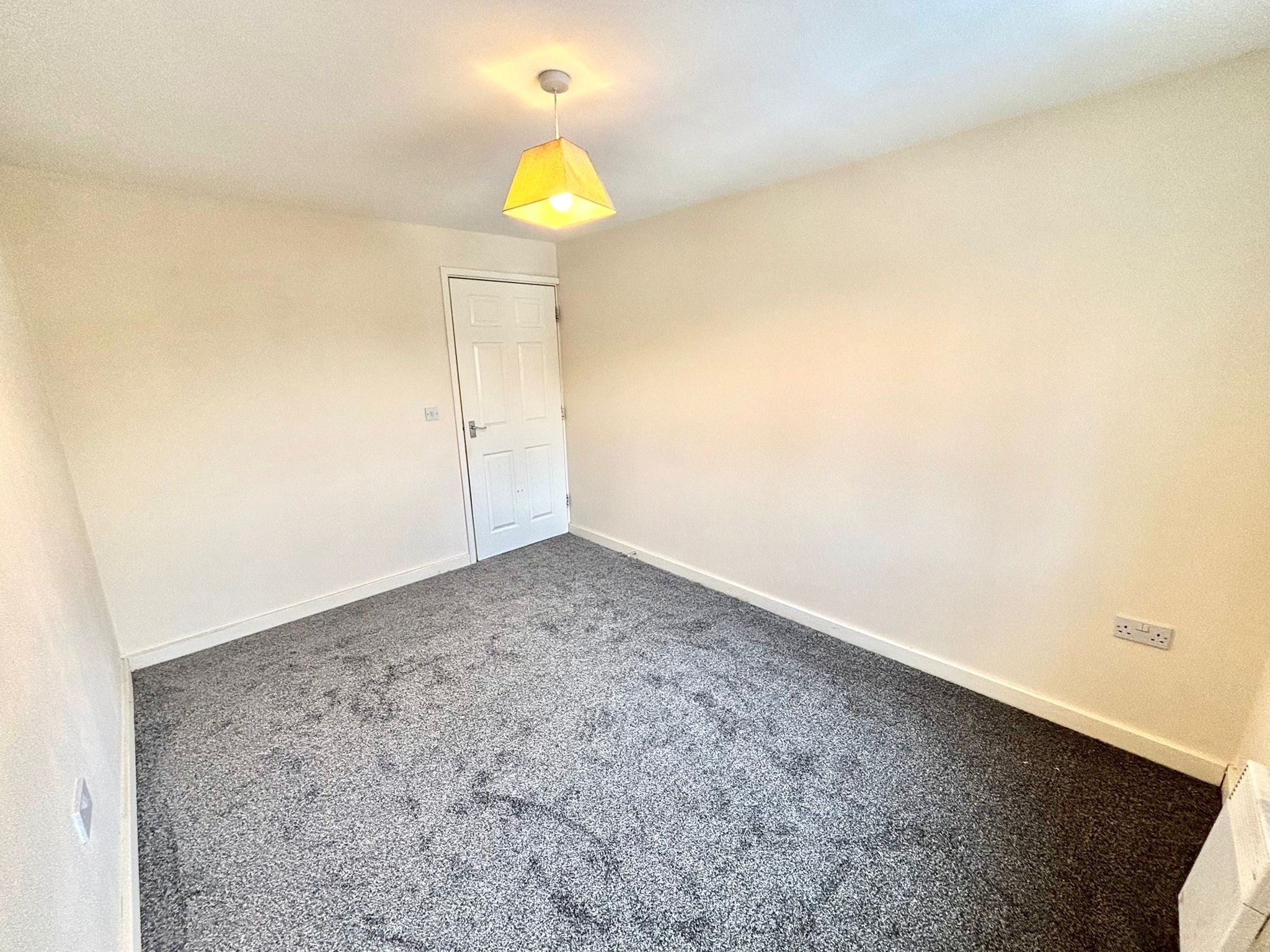 Flat Queen Mary Rise in Sheffield