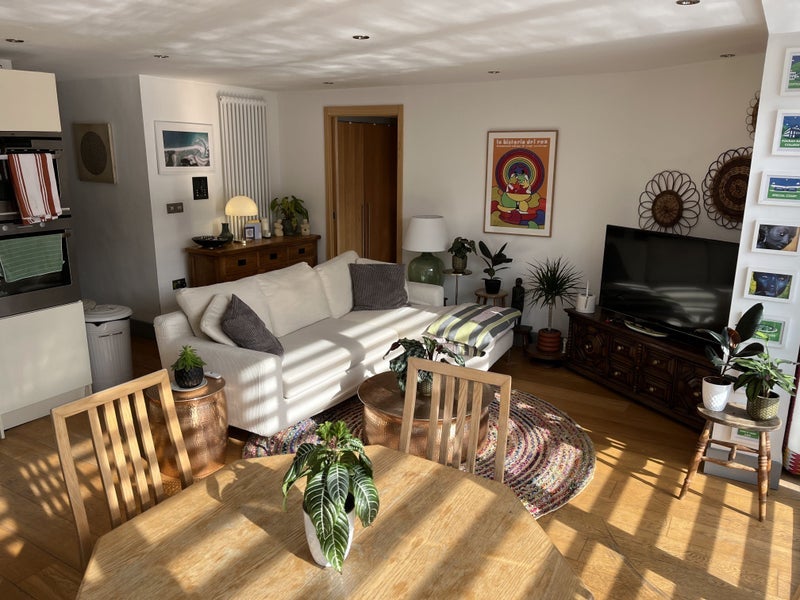Flat Waterfront Mews in Greater London
