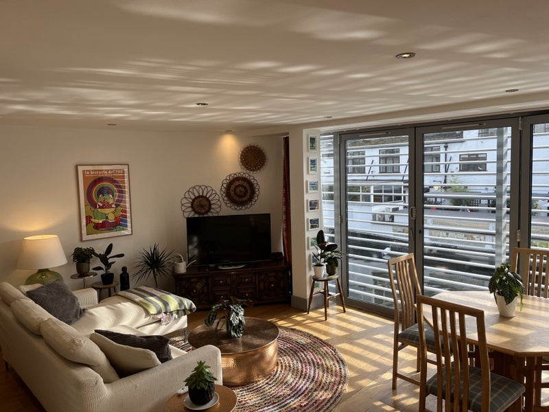 Flat Waterfront Mews in Greater London