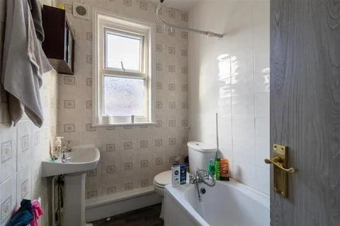 Room Belle Vue Road in Leeds