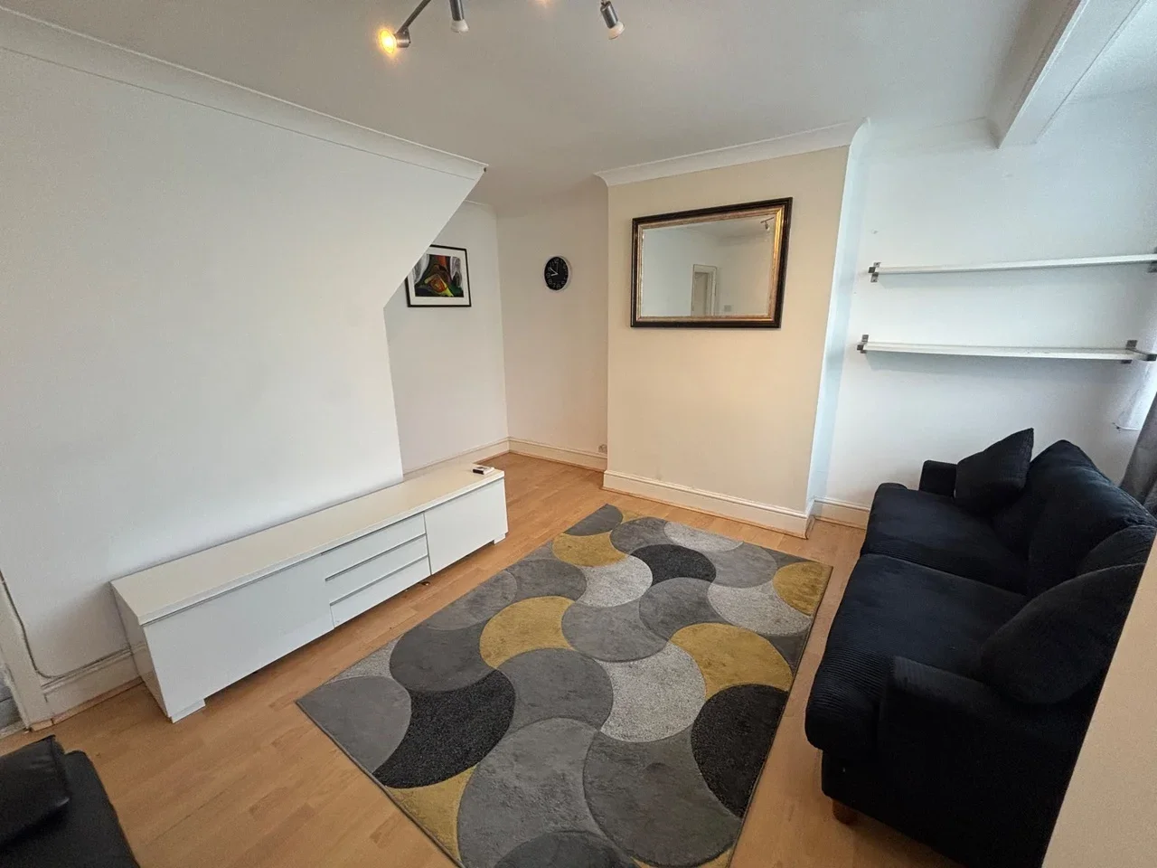 House Hanover Avenue in Greater London
