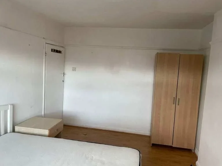 Room Spencer Road in Greater London