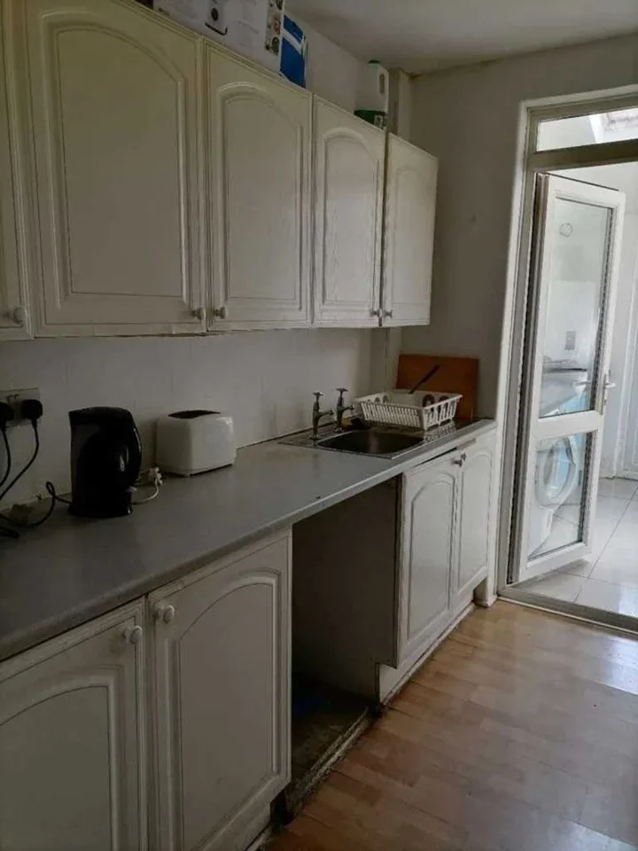 Room Spencer Road in Greater London