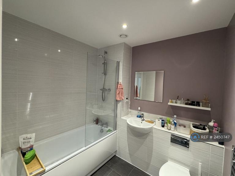 Flat Lawson Road in Dartford
