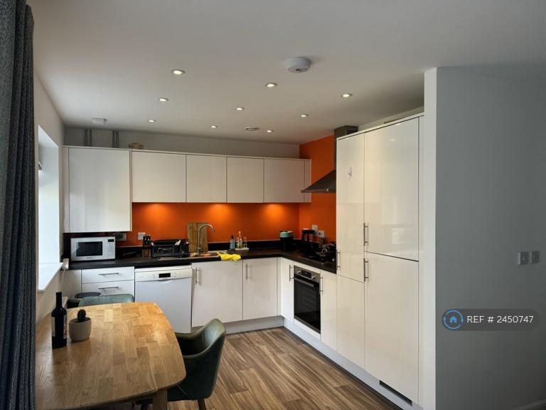 Flat Lawson Road in Dartford