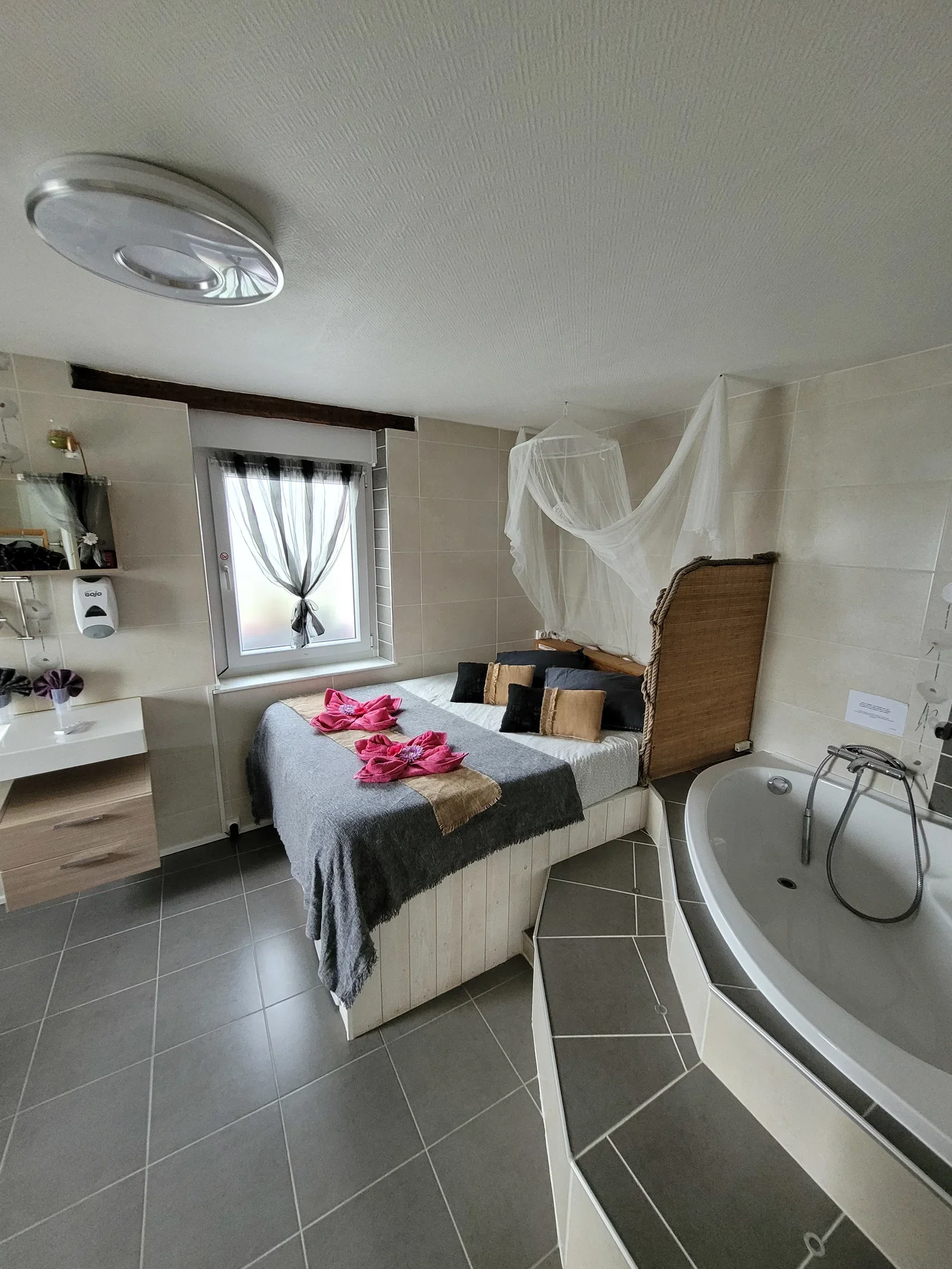 Room Rue Principale in Folkling