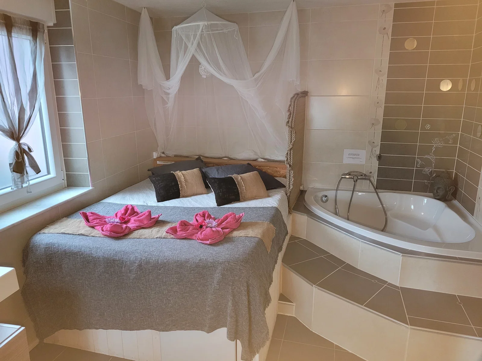 Room Rue Principale in Folkling