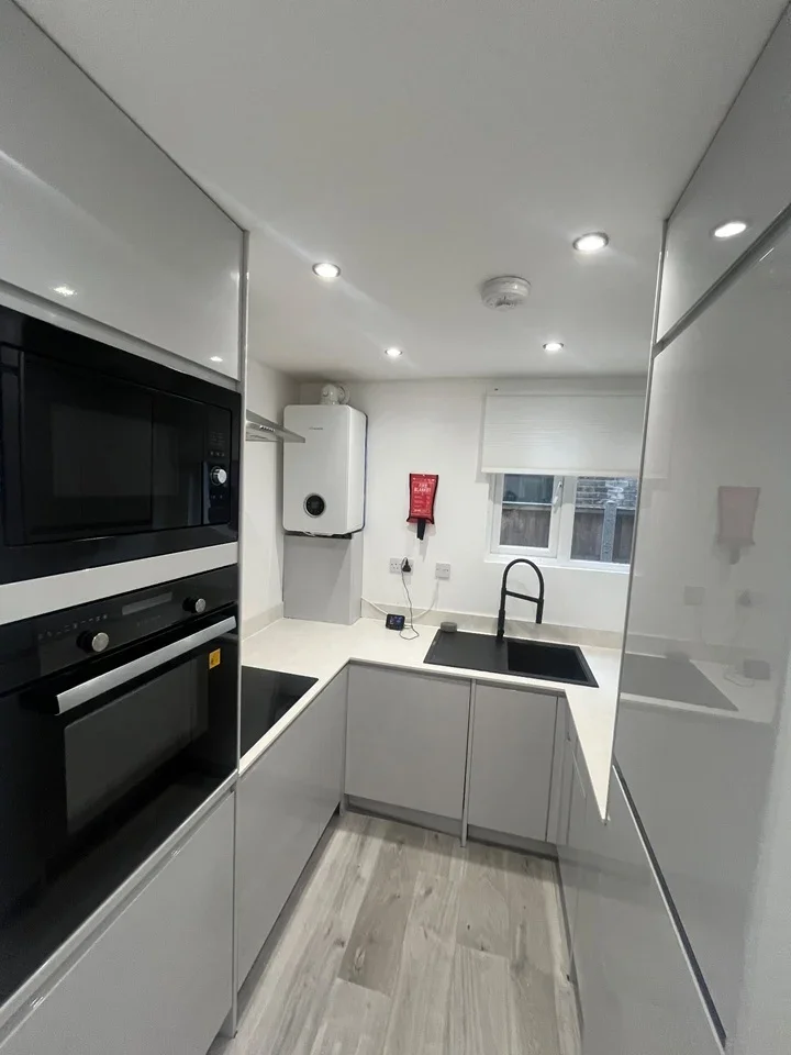 Flat Cann Hall Road in Greater London