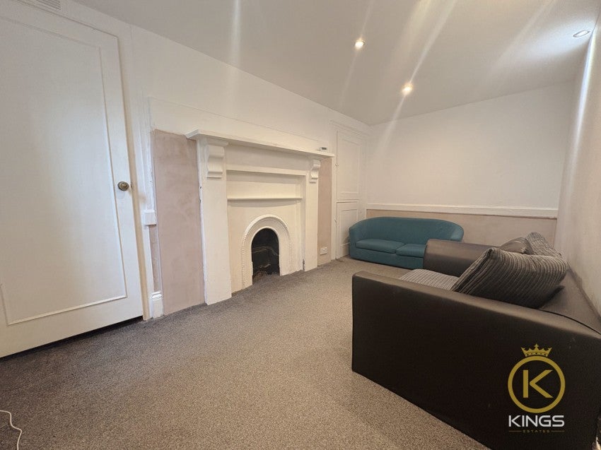 Flat Crasswell Street in Portsmouth
