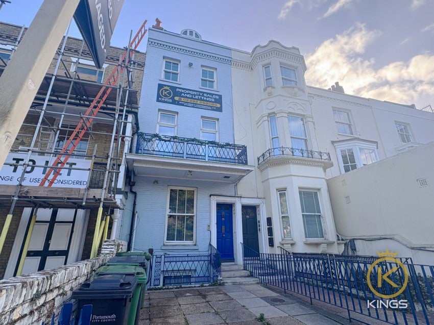 Flat Crasswell Street in Portsmouth