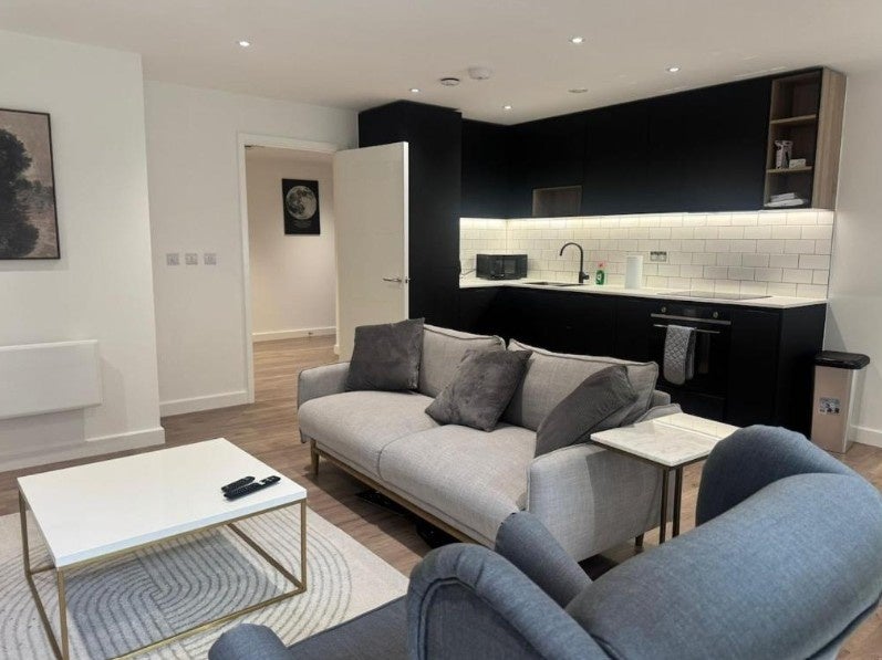 Flat Lismore Boulevard in Greater London