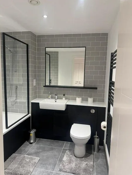 Flat Lismore Boulevard in Greater London