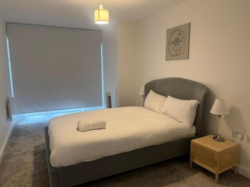 Flat Lismore Boulevard in Greater London