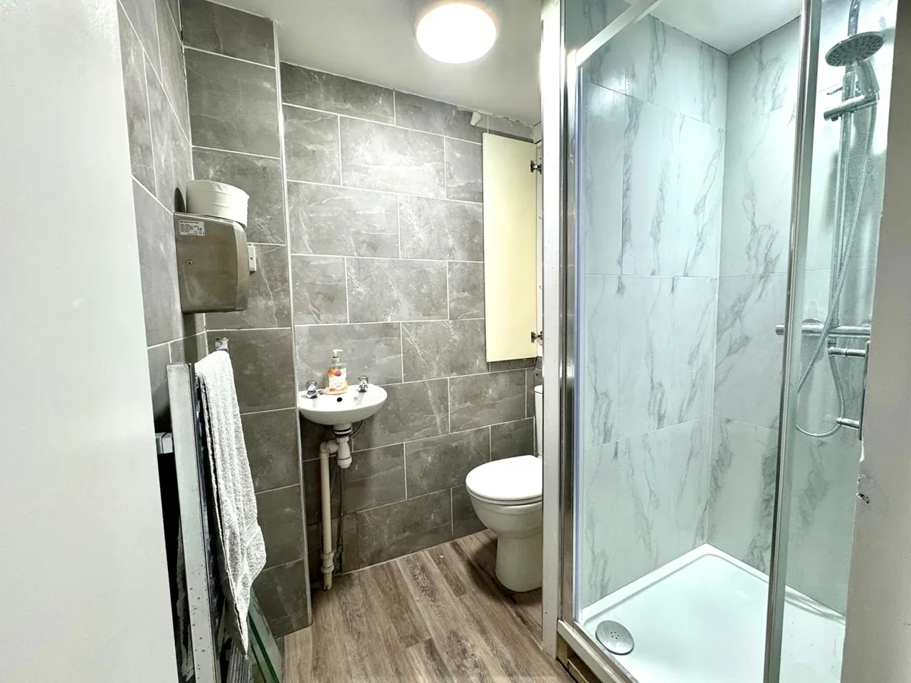Flat Tilloch Street in Greater London