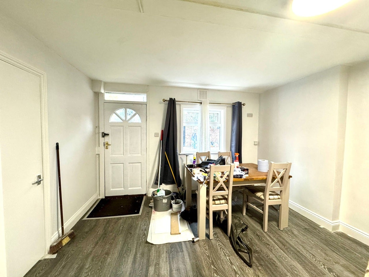 Flat Tilloch Street in Greater London
