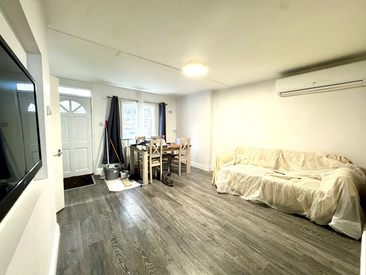 Flat Tilloch Street in Greater London