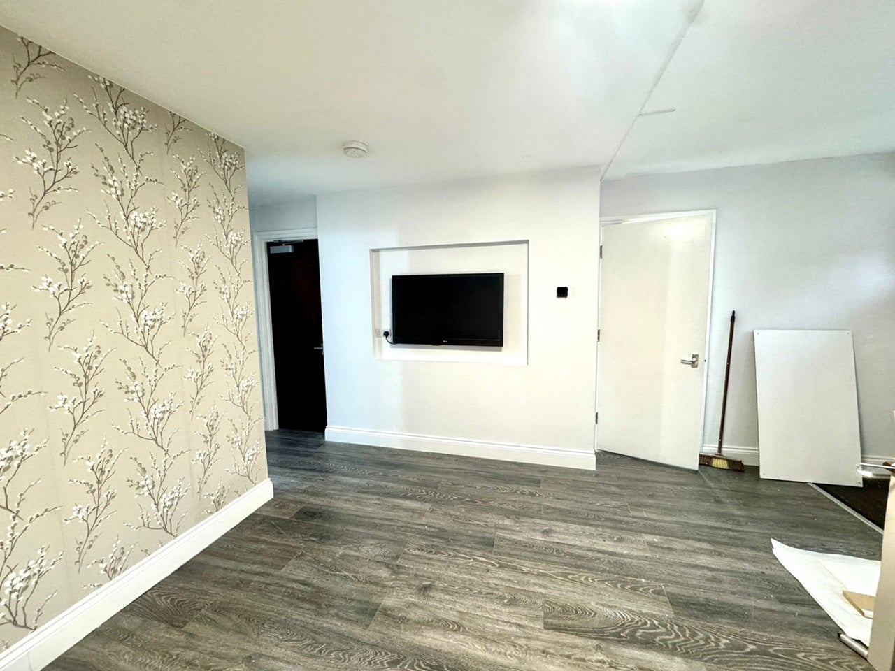 Flat Tilloch Street in Greater London