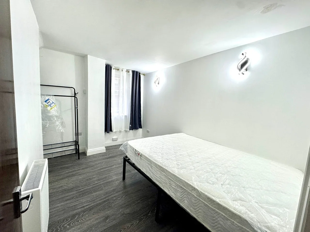 Flat Tilloch Street in Greater London