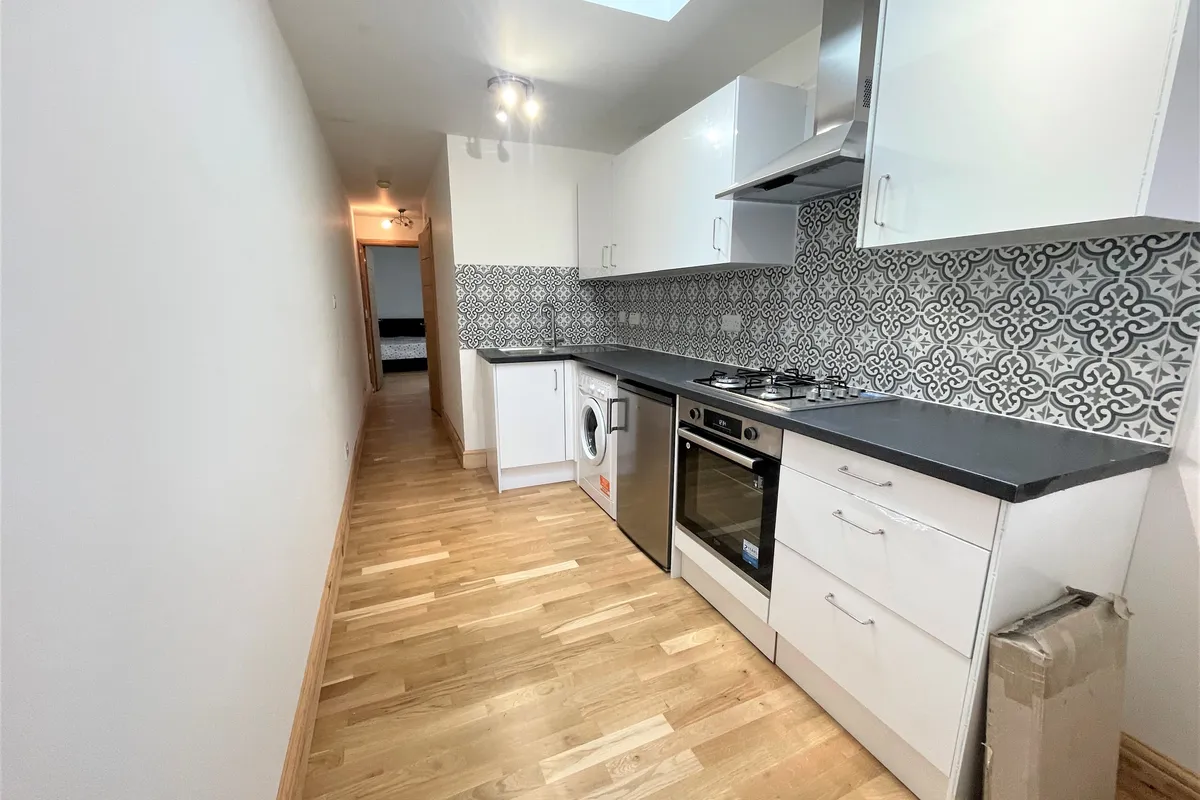 Flat Cassiobury Park Avenue in Watford
