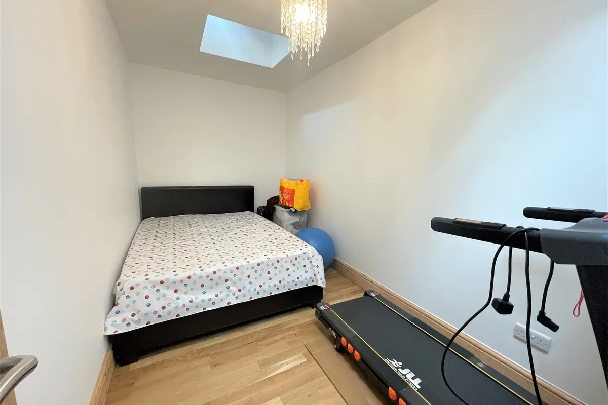 Flat Cassiobury Park Avenue in Watford