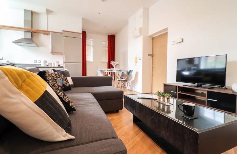 Flat Denmark Road in Greater London