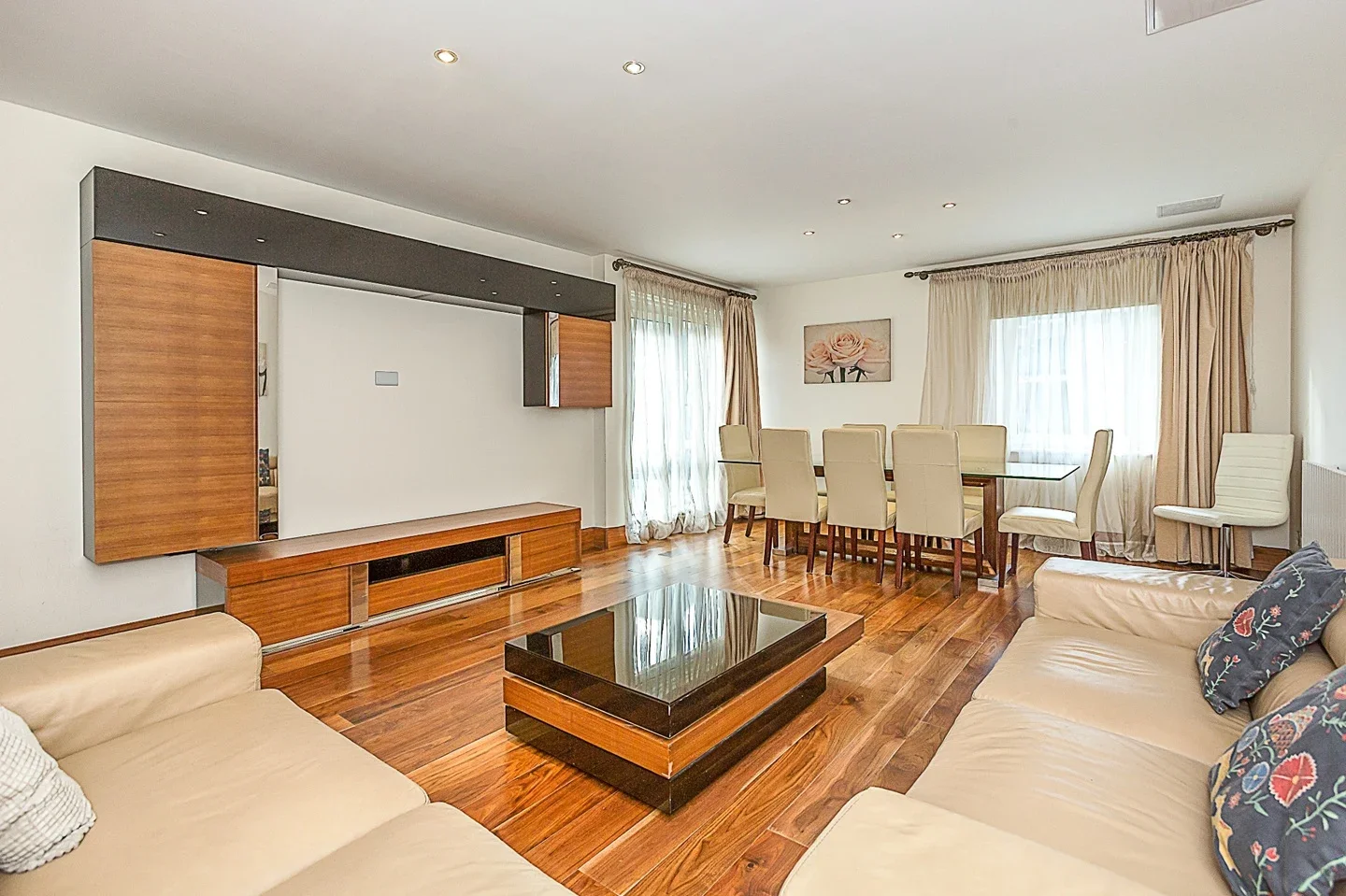Flat Warwick Road in Greater London