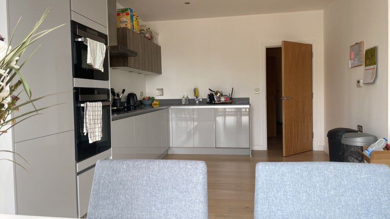 Room Quebec Way in Greater London