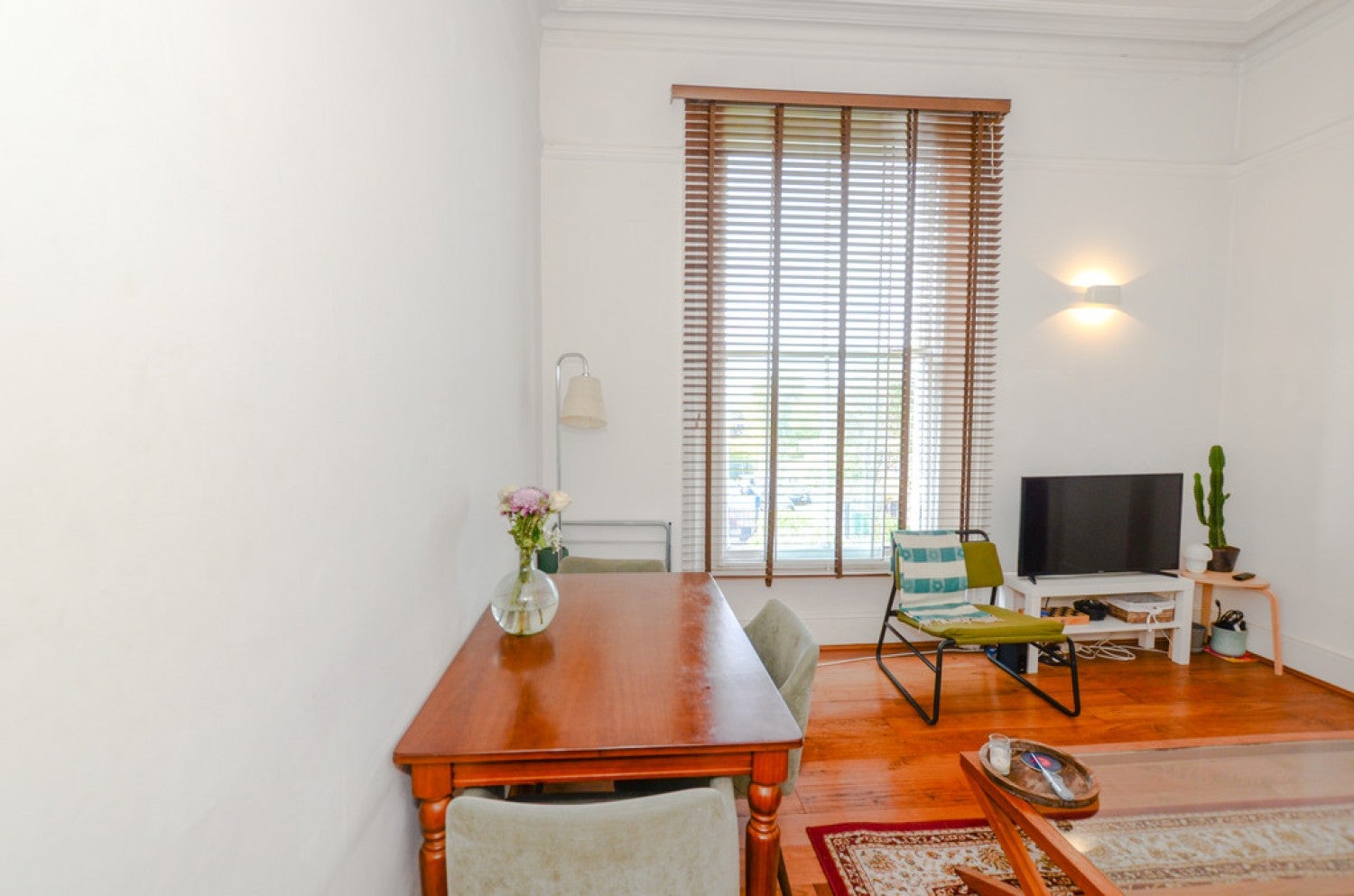 Flat Murray Street in Greater London