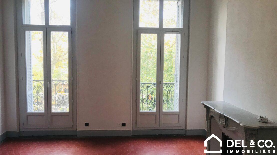 Appartement Place Félix Baret à Marseille