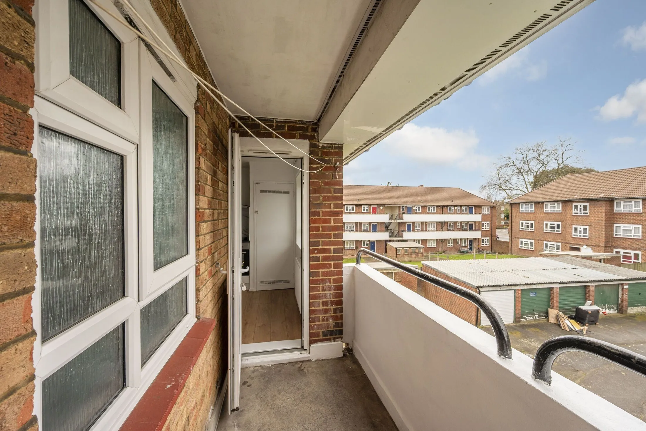 Flat Poplar Court in Greater London