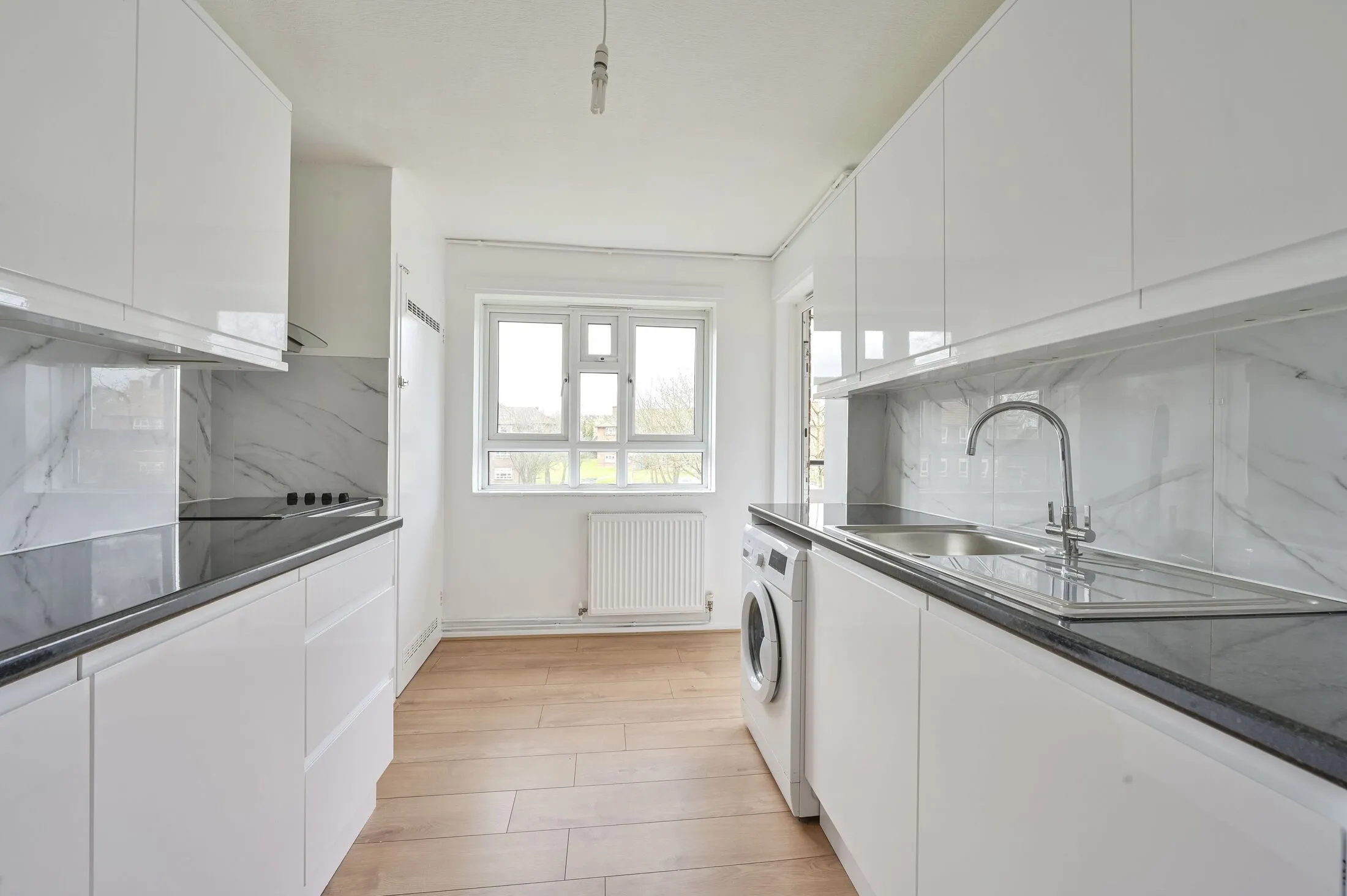 Flat Poplar Court in Greater London