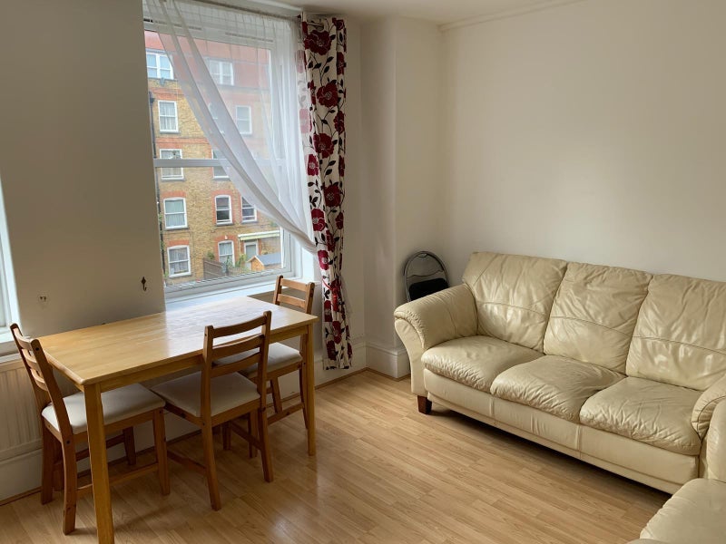 Room Fulham Court in Greater London