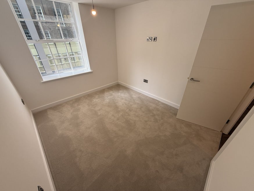 Flat Rowchester Court in Birmingham