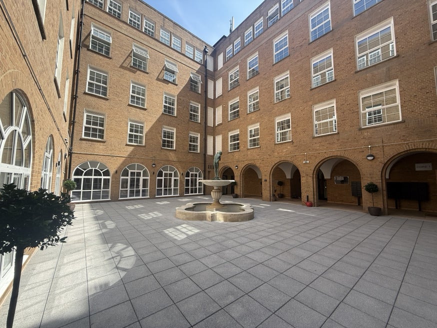 Flat Rowchester Court in Birmingham