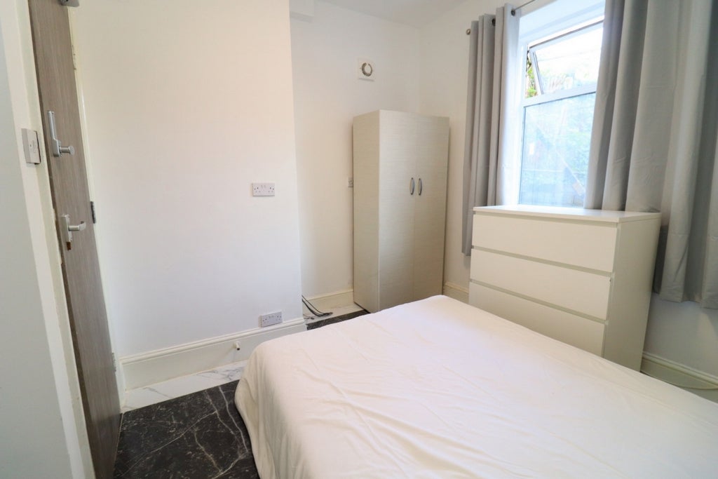 Room Globe Road in Greater London