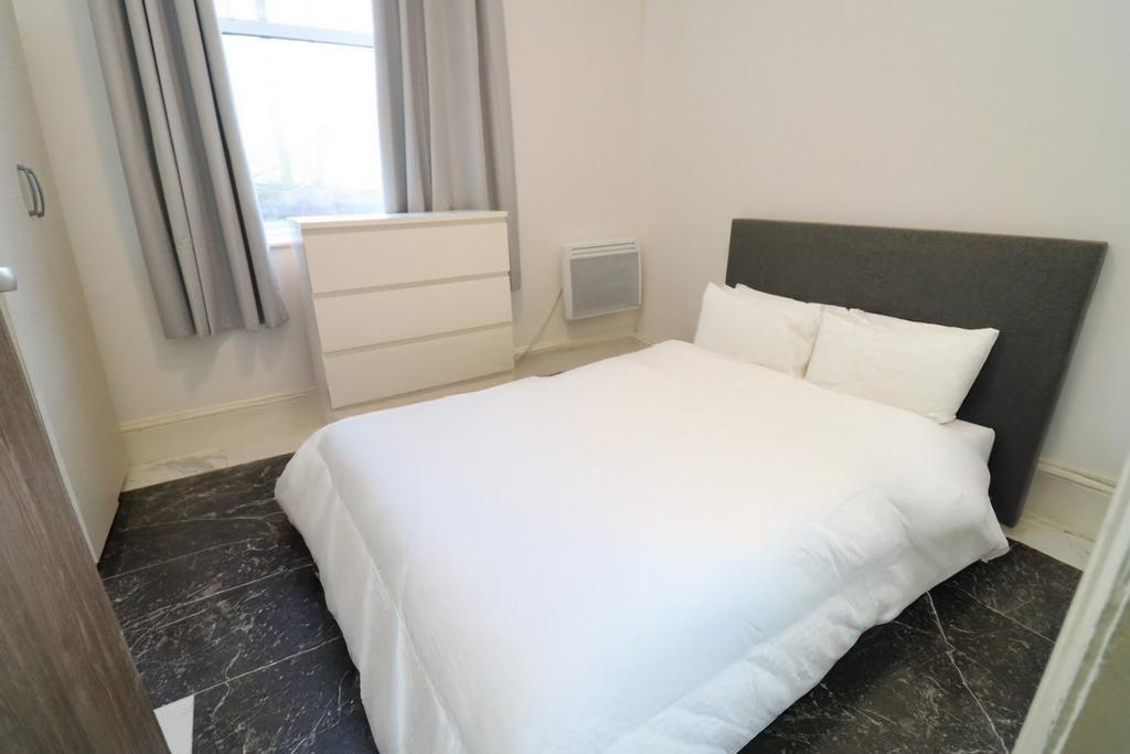 Room Globe Road in Greater London