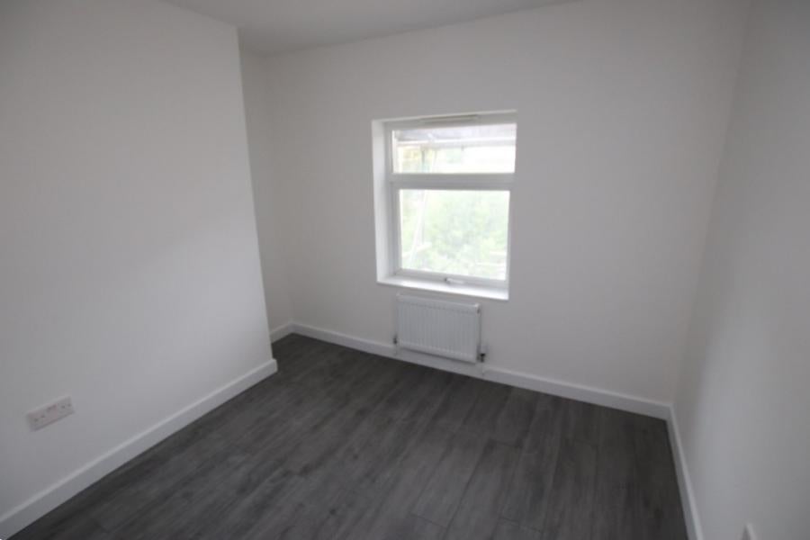 Flat Zinzan Street in Reading