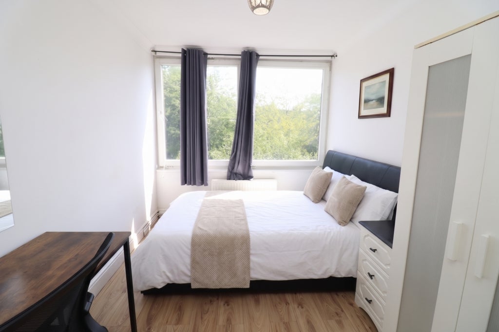 Room Globe Road in Greater London