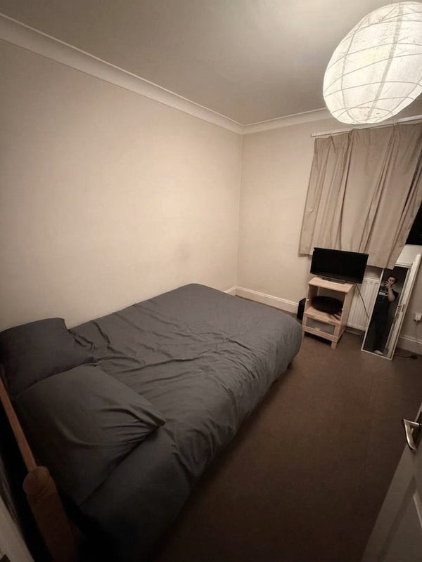 Room Hamilton Road in Greater London