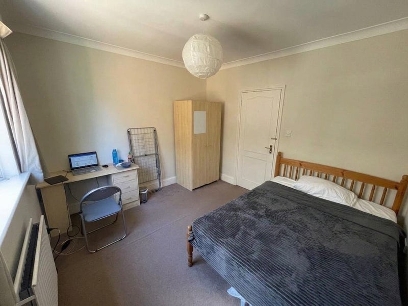 Room Hamilton Road in Greater London