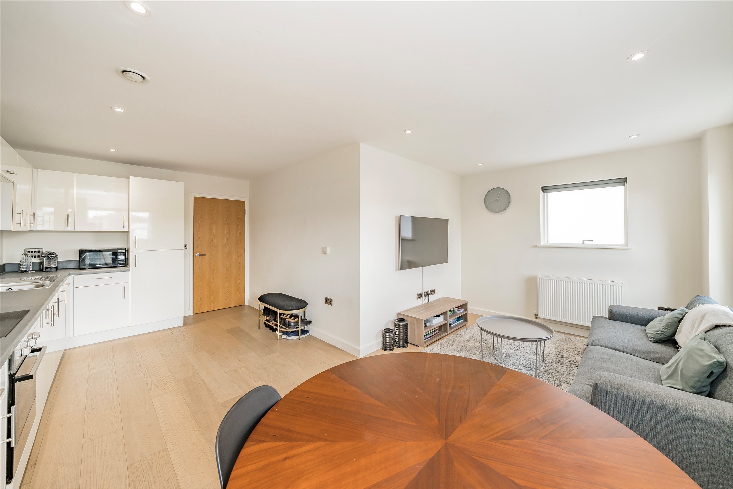 Flat Union Road in Greater London
