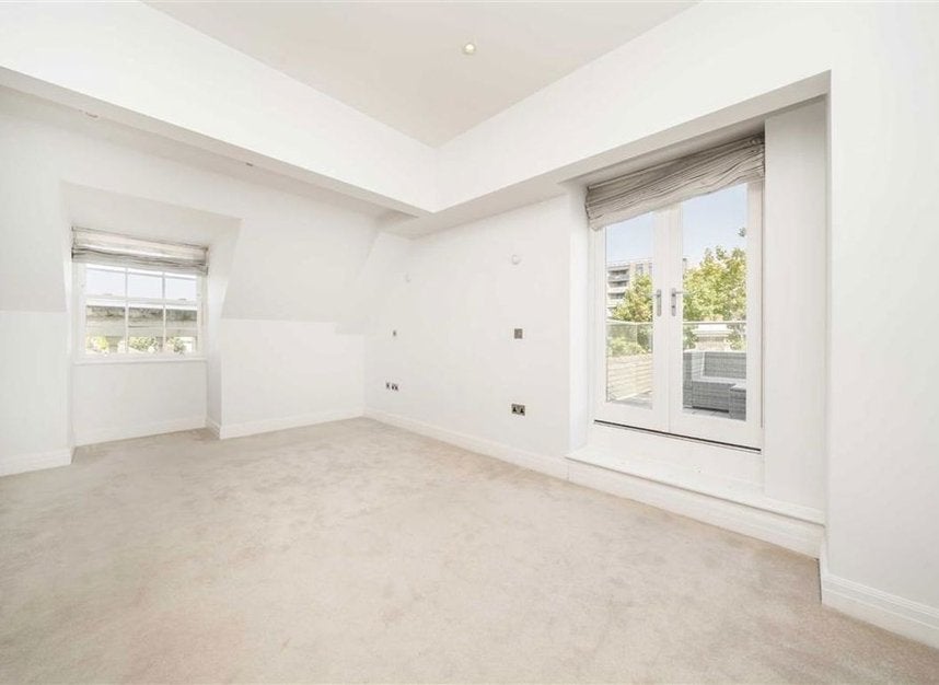 Flat Spring Grove in Greater London