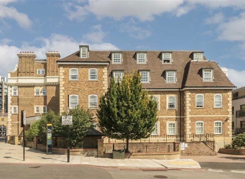 Flat Spring Grove in Greater London