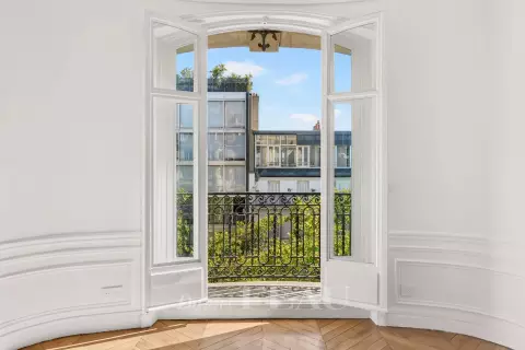 Flat Rue Fabert in Paris