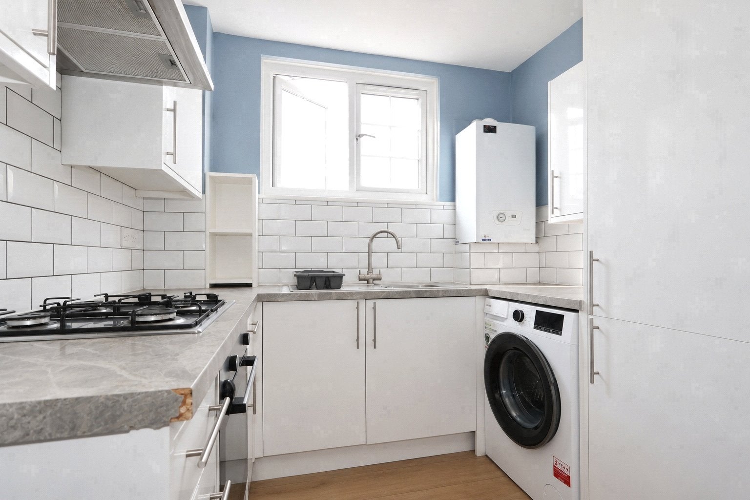 Flat Kingfield Road in Woking