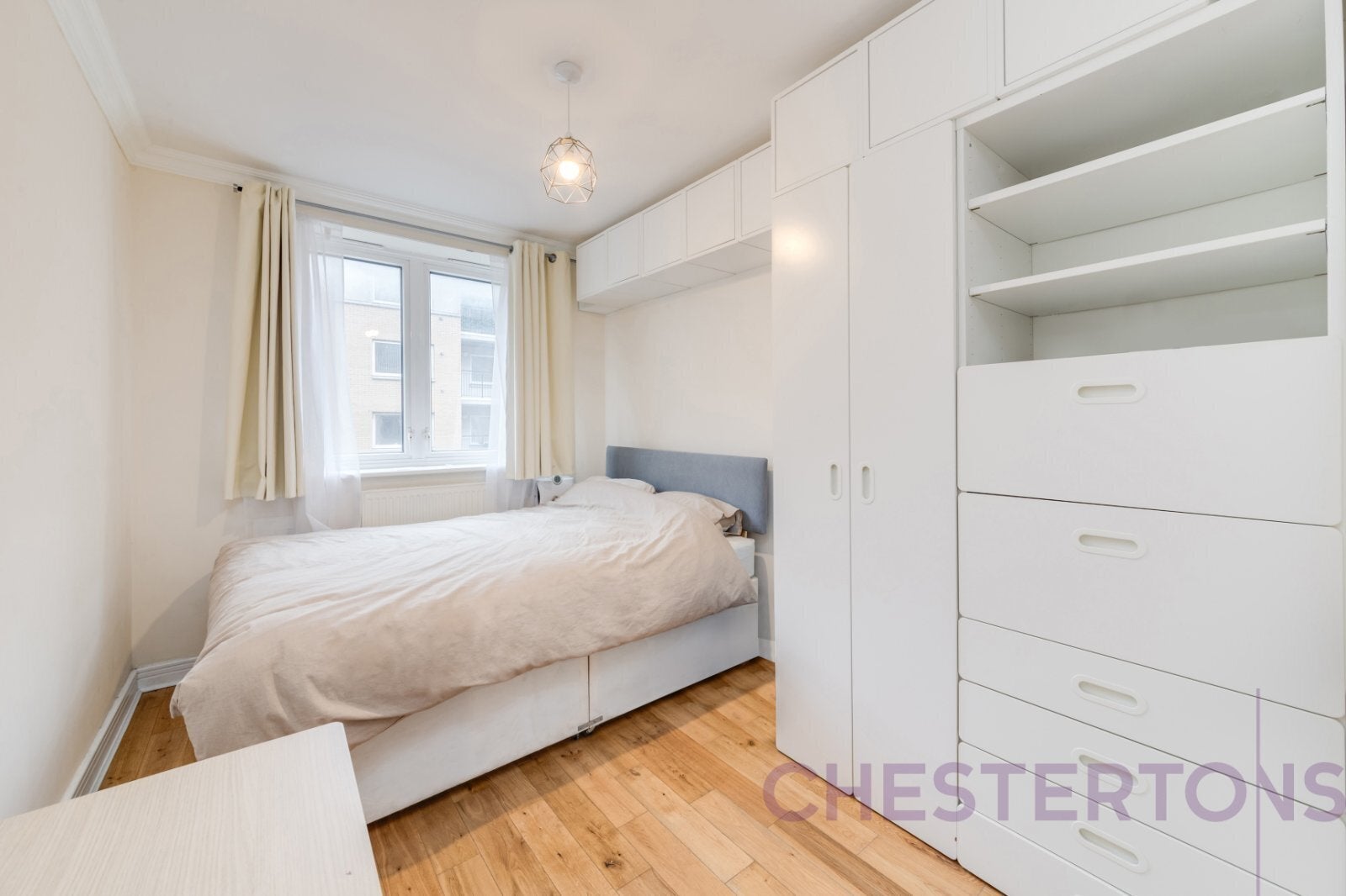Flat Newport Avenue in Greater London
